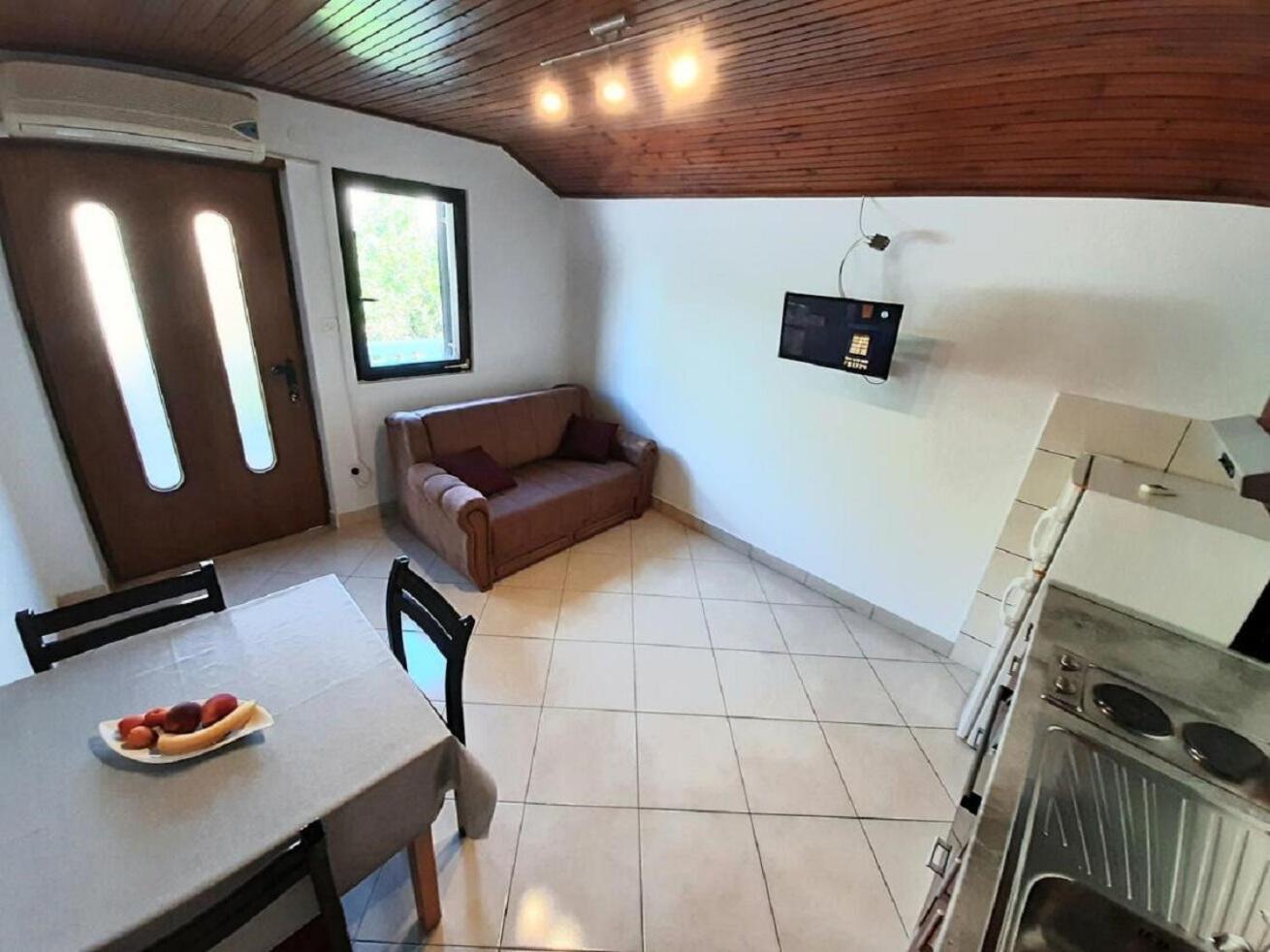 Rud - 15 M From Sea Apartment Lumbarda